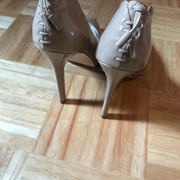 Just Fab Nude size 7 high heels - Picture 2 of 2